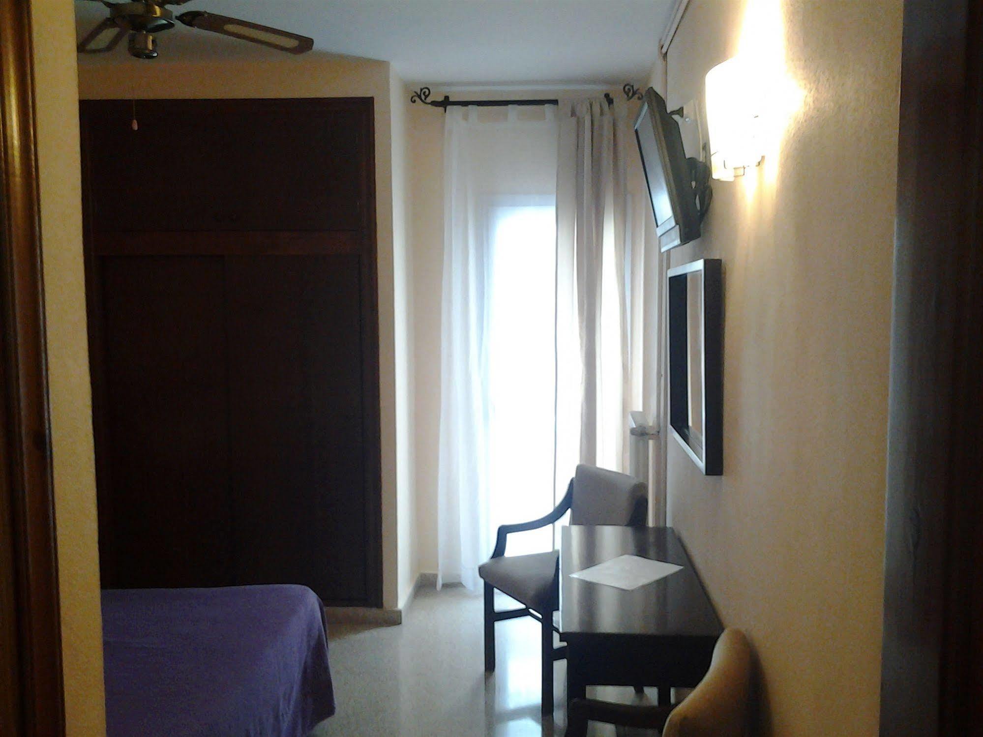 Eurohotel Mahon  Exterior photo